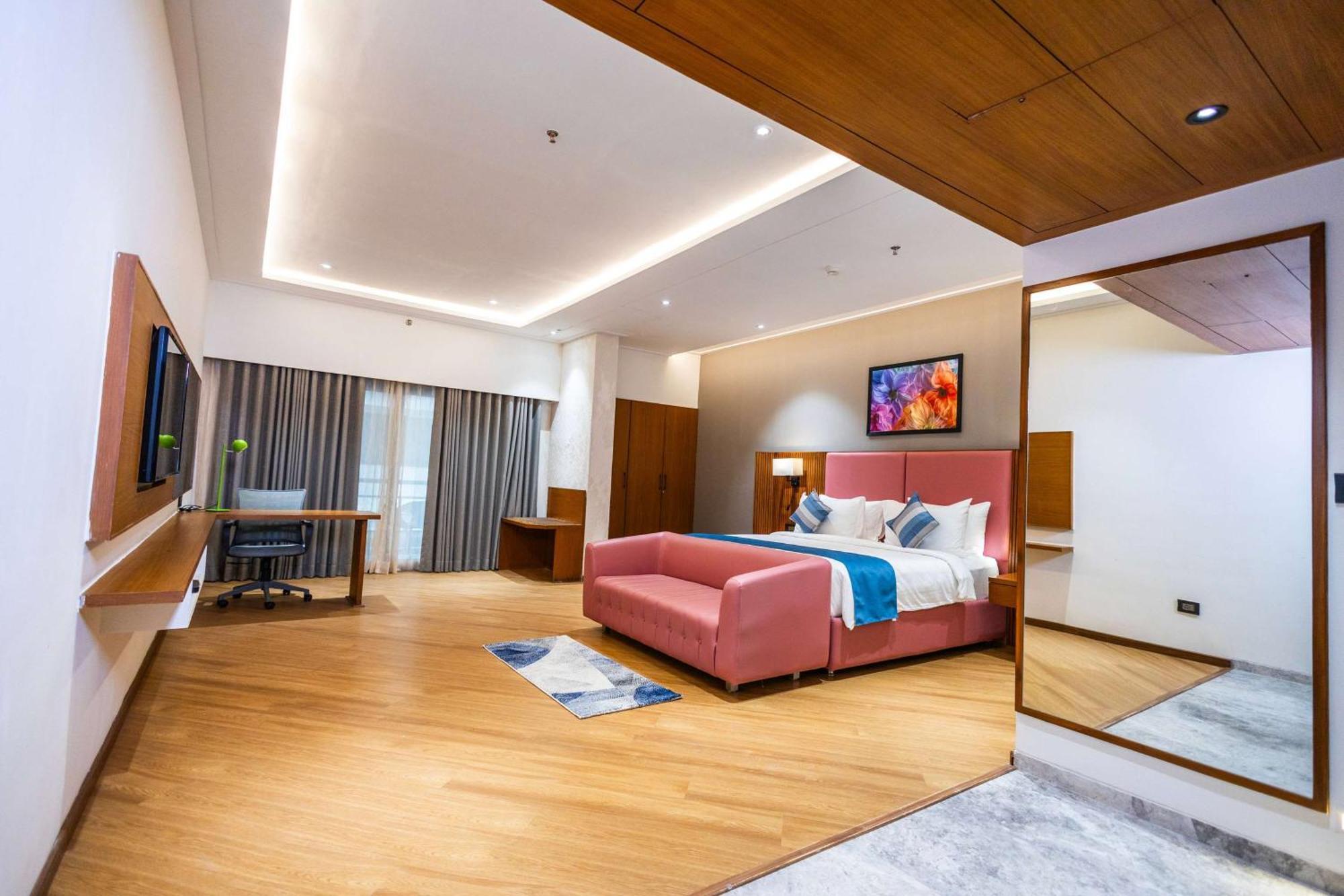 Ramada Encore By Wyndham Viramgam Bagian luar foto