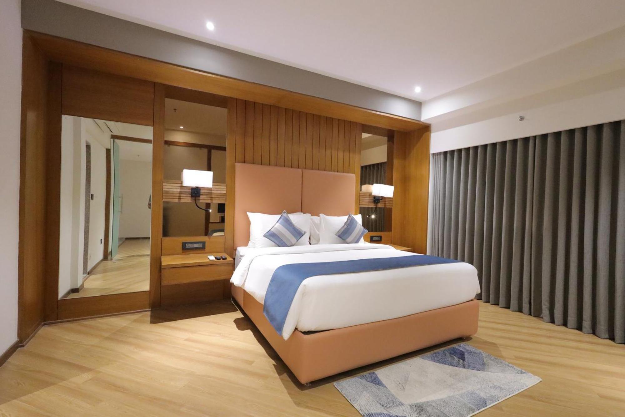 Ramada Encore By Wyndham Viramgam Bagian luar foto